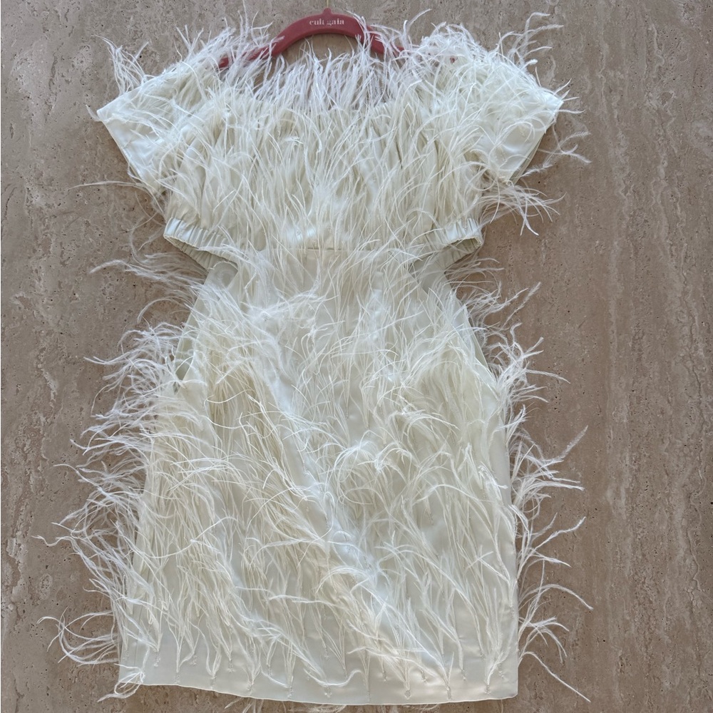 Cult Gaia White Feathered Off-Shoulder Yolanda Dress

All sales are final